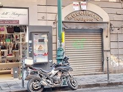 Corso Vittorio Emanuele - locale 25 mq