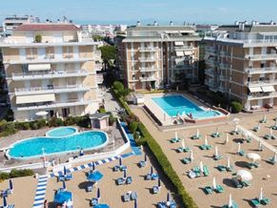 JESOLO _ Appartamento con piscina