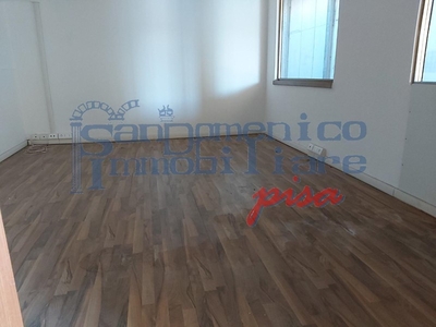 Magazzino in Affitto a Pisa, zona Ospedaletto, 2'200€, 400 m²