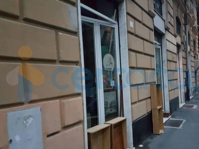 Negozio da ristrutturare, in affitto in Via Lorenzo Pareto, Genova