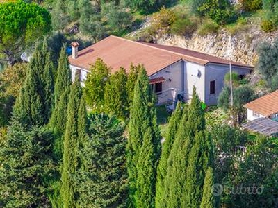 Poli: villa unifamiliare panoramica con terreno