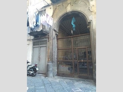 Quadrilocale in Vendita a Napoli, 79'500€, 89 m²