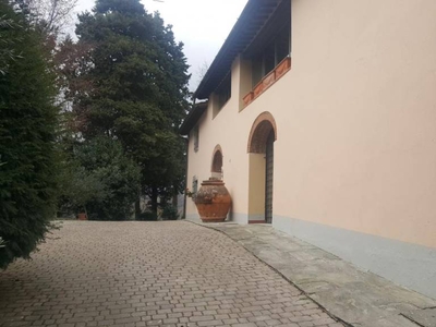 Stabile - Palazzo, via il poggetto, zona Centro, Rignano sull'Arno