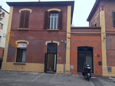 Ufficio in ottime condizioni, in affitto in Via San Vitale 40/5, Bologna