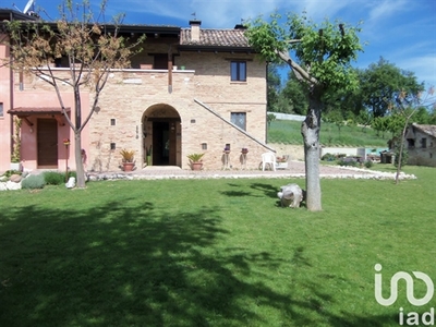 Vendita Casa indipendente / Villa 350 m² - 4 camere - Castel di Lama