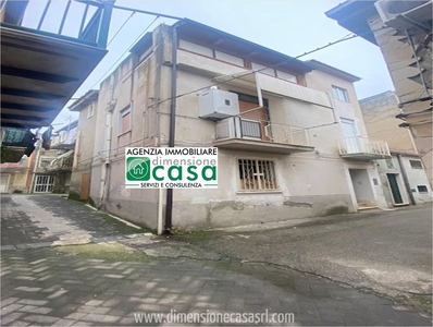 VENDITA - Rif.CI79 - Casa indipendente parzialmente ristrutturata mq 121, vani 5 , su più elevazioni T-1-2, in via Pietrantoni no42 a San Cataldo .OTTIMO AFFARE - PREZZO TRATTABILE.