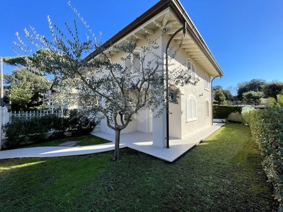 Vendita Villa bifamiliare in PIETRASANTA