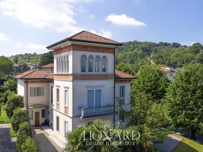 Villa di lusso in vendita con giardino privato in Lombardia