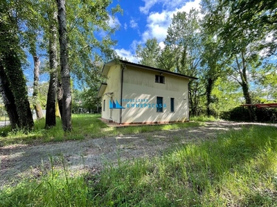 Villa in Vendita a Massa, zona Poveromo, 680'000€, 120 m², arredato