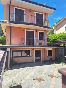 Villa in Via Madonna Dell'Indirizzo a Trecastagni