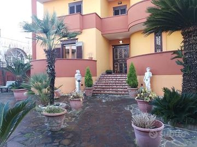 VILLA SINGOLA Lago Patria R35627