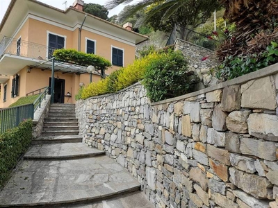 Villino in Via Fioria in zona San Michele di Pagana a Rapallo