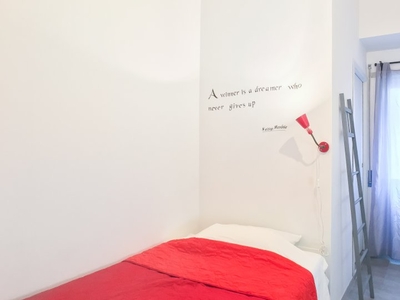 Accogliente camera in affitto in appartamento con 4 camere da letto a Pigneto, Roma