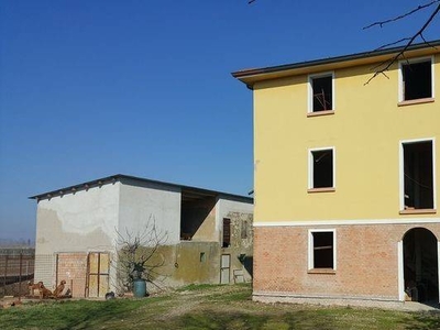 Rustico casale da ristrutturare in zona Bagazzano a Nonantola
