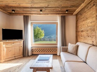 Appartamento 'Cesa Sassela Relax' con vista sulle montagne, sauna, piscina e giardino