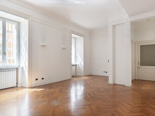 Appartamento in Vendita a Napoli, 790'000€, 270 m²