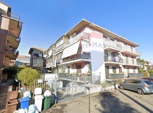 Appartamento in Vendita in Via Cannavò 21 a Aci Sant'Antonio