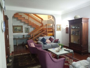 Appartamento su due livelli con terrazzo panoramico, via Rosolino Pilo, Carini