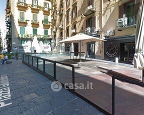 Attività/Licenza (con o senza mura) in Vendita in Piazza Giulio Rodinò 6 a Napoli