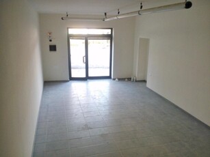 Capannone in Affitto a Lucca, zona Nave, 700€, 40 m²