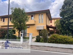 Casa Bi - Trifamiliare in Vendita a Meolo Meolo - Centro