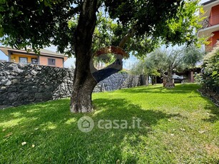Casa Bi/Trifamiliare in Vendita in Via Mario Rapisardi a Aci Sant'Antonio