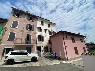 Casa Bi/Trifamiliare in Vendita in Via Nando Pesci 32 a Medesano