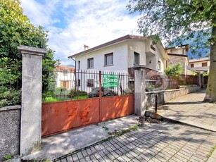 CASA INDIPENDENTE BICAMERE CON AMPIO GIARDINO Gemona del Friuli