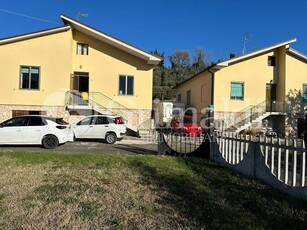 Casa indipendente con giardino a Jesi