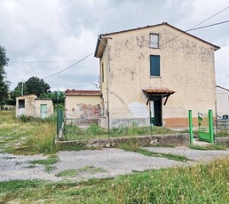 Casa semi indipendente in Via di Sottomonte a Capannori