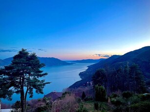 Casa vacanza indipendente con giardino e panorama lago