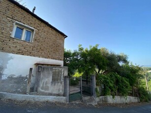 CIVITELLA SAN PAOLO, CASA INDIPENDENTE CON AMPIO GIARDINO