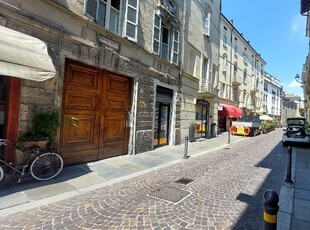 Fondo commerciale in affitto Parma