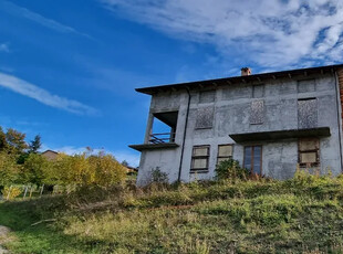 ORZALE : CASA SINGOLA AL GREZZO DI AMPIA METRATURA