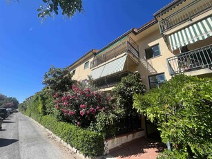 Quadrilocale in Via Luigi di Barca 9 in zona Tommaso Natale a Palermo