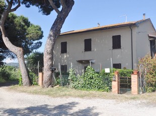 Rustico casale in Località Polveroni in zona Vada a Rosignano Marittimo