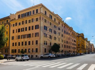 Via della Giuliana Prati 5 vani 140mq