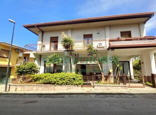 Villa con terrazzo a Baiano