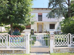 Villa con terrazzo a Bondeno