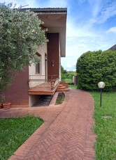 Villa in Vendita a Capannori Lunata LU,