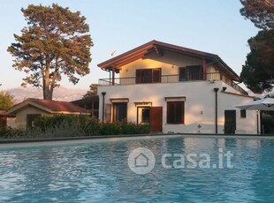 Villa in Vendita in Via dei normanni 7 a Campofelice di Roccella