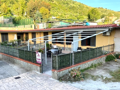 Casa a San Mauro Cilento in Contrada Mezzatorre - San Mauro Cilento
