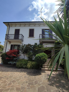 Villa in vendita a Desenzano del Garda - Zona: Desenzano del Garda - Centro