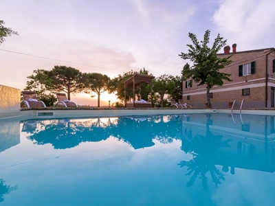 Casa a Senigallia con piscina e giardino + vista panoramica