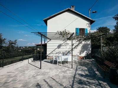 Casa semi indipendente in vendita 2 Stanze da letto a Santo Stefano Belbo