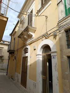 Casa singola abitabile in zona Centro a Ragusa