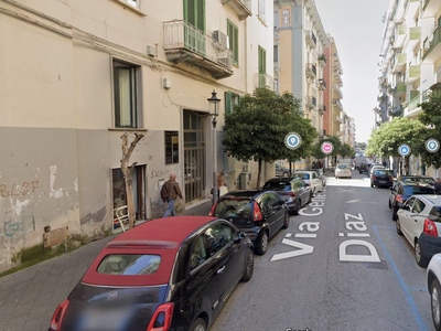 Garage / Posto auto in Via Diaz 47 in zona Centro a Salerno