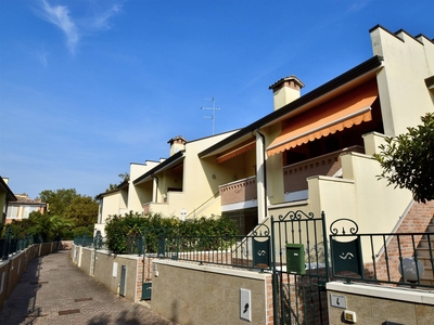 Villa a schiera in zona Lido Delle Nazioni a Comacchio