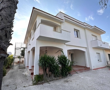 Villa in Via Bonsignore in zona Talsano,s. Donato a Taranto