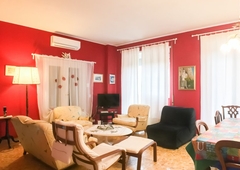 Stanze in affitto in grassetto appartamento con 3 camere da letto a Ostia, Roma